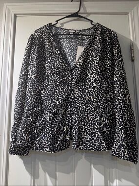 Black and White Printed Women’s V-Neck Blouse
